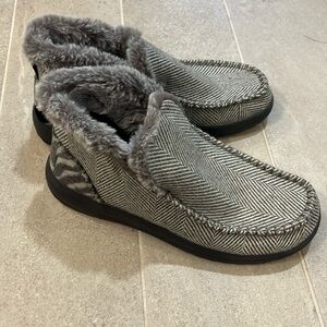 Hey dude women’s ankle boots size 9